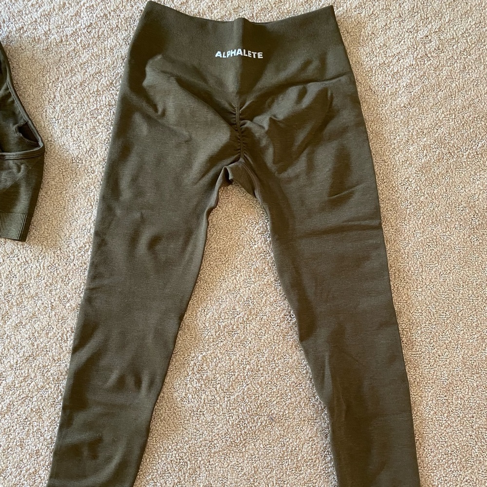 Alphalete Amplify leggings in Canteen